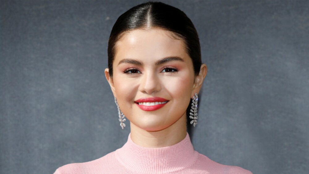 Selena gomez adopción
