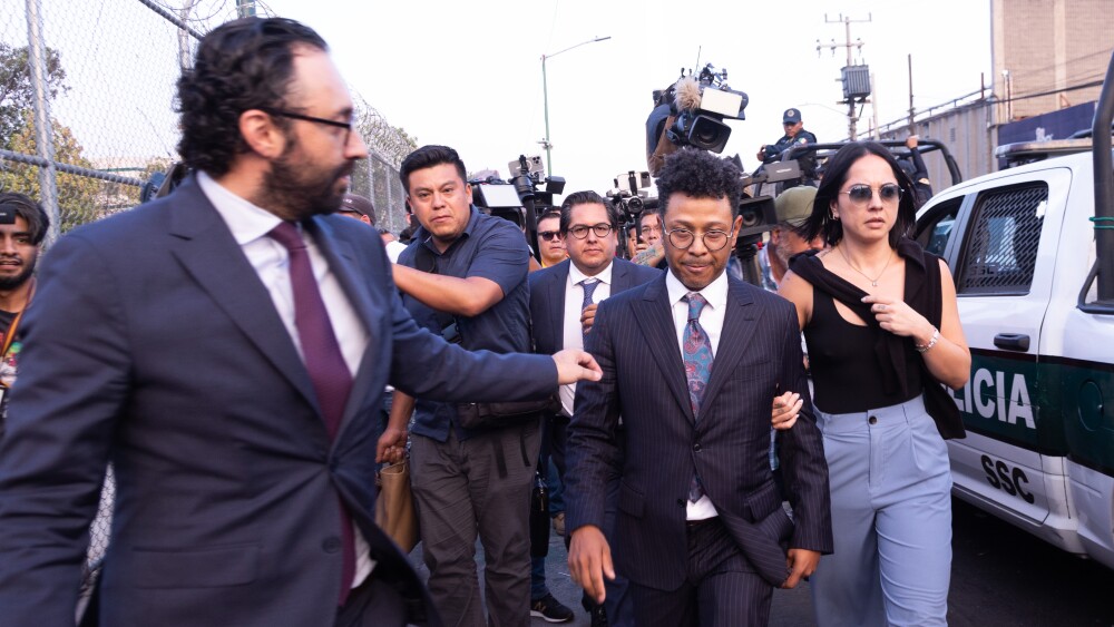 Kalimba a las afueras del Reclusorio Oriente.