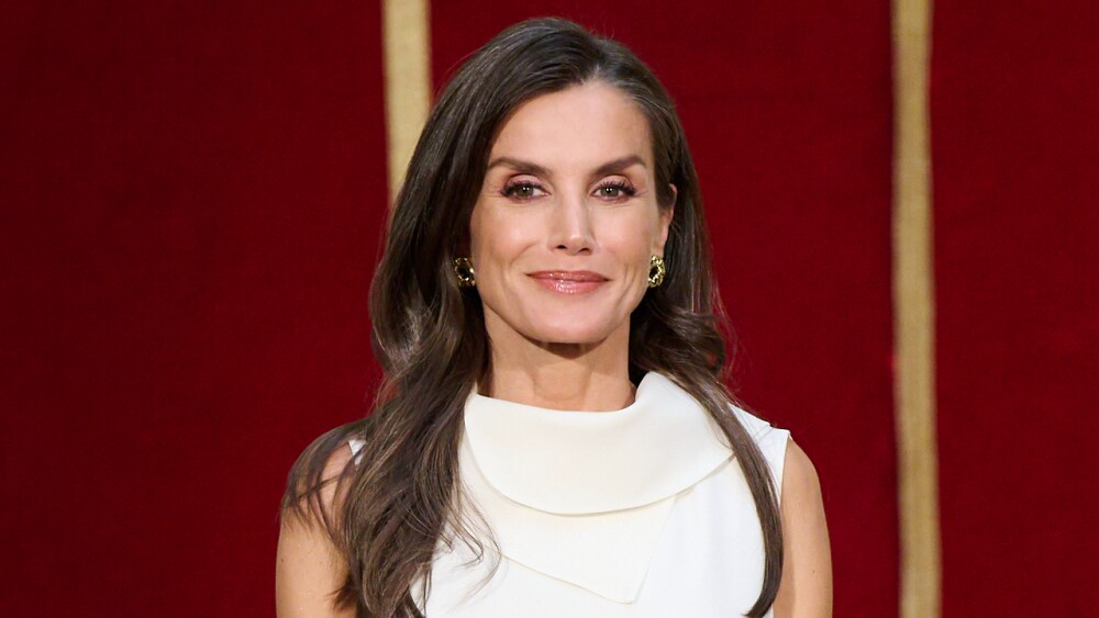 Traje de lino blanco de la reina Letizia en Lúxor, Egipto