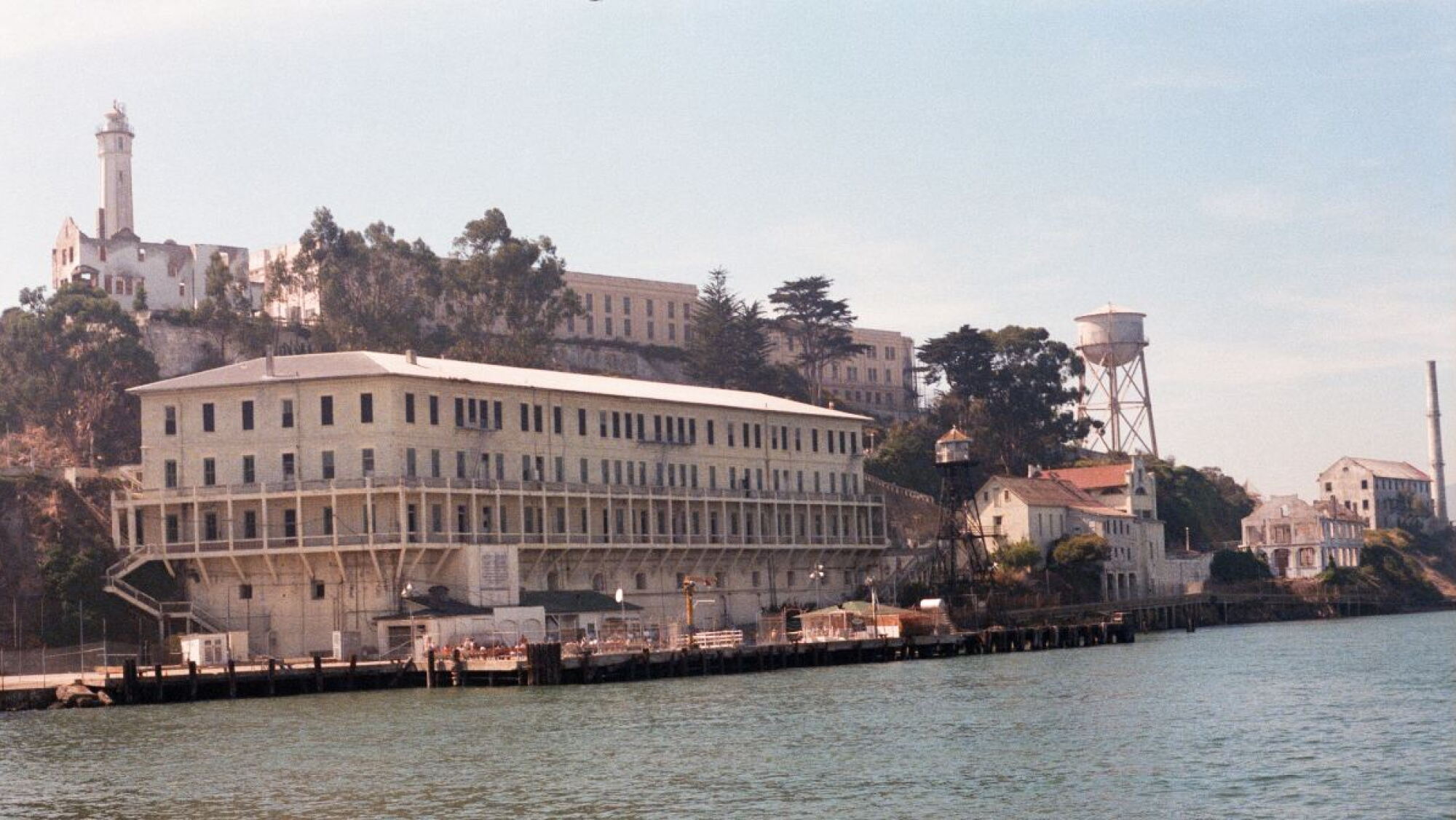 Cómo era Alcatraz, la prisión militar y cuna del movimiento Poder Rojo