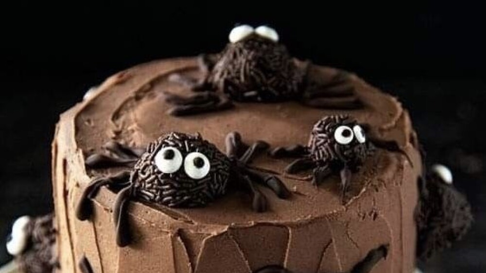 Pastel de chocolate de arañas