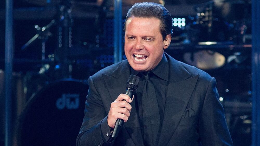Luis Miguel reaparece radiante y feliz