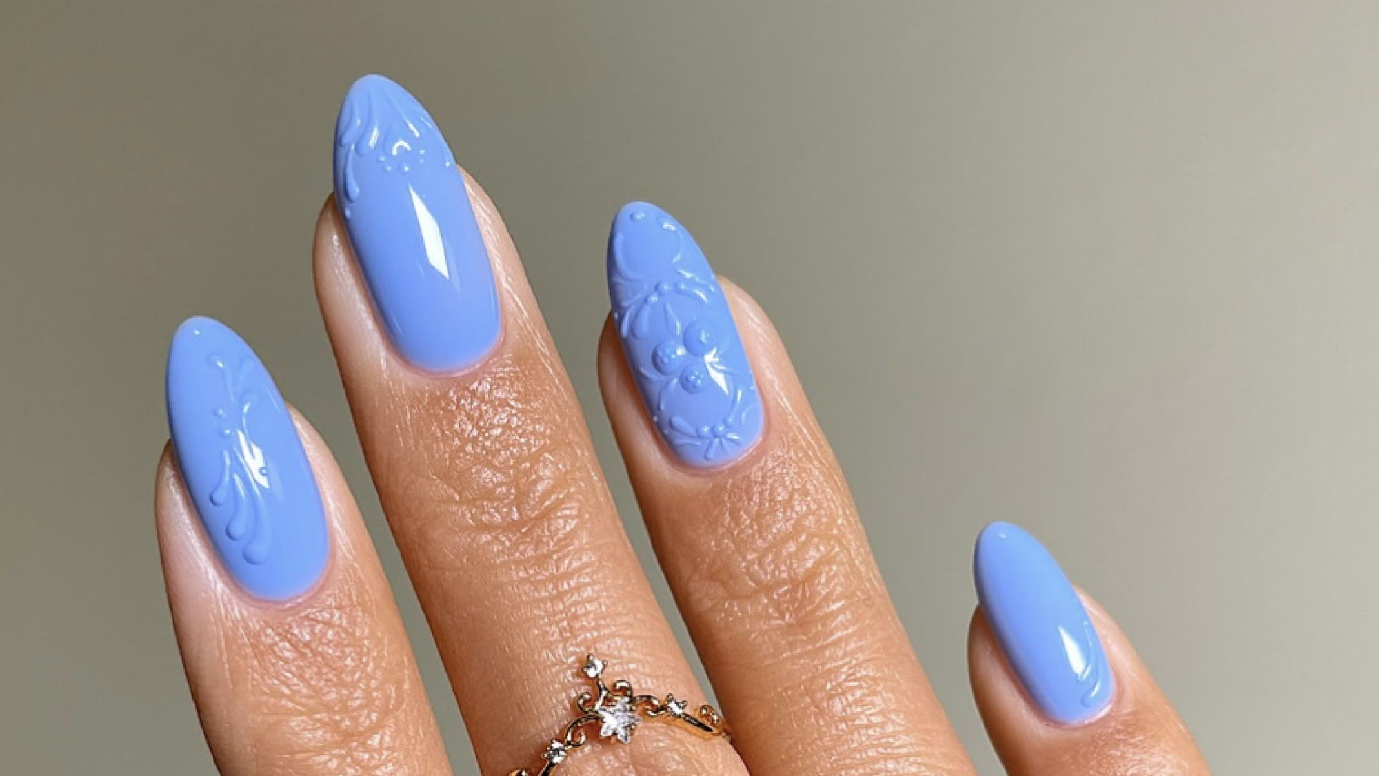 5 uñas acrílicas con relieve que sí son elegantes y se ven bien en la ...