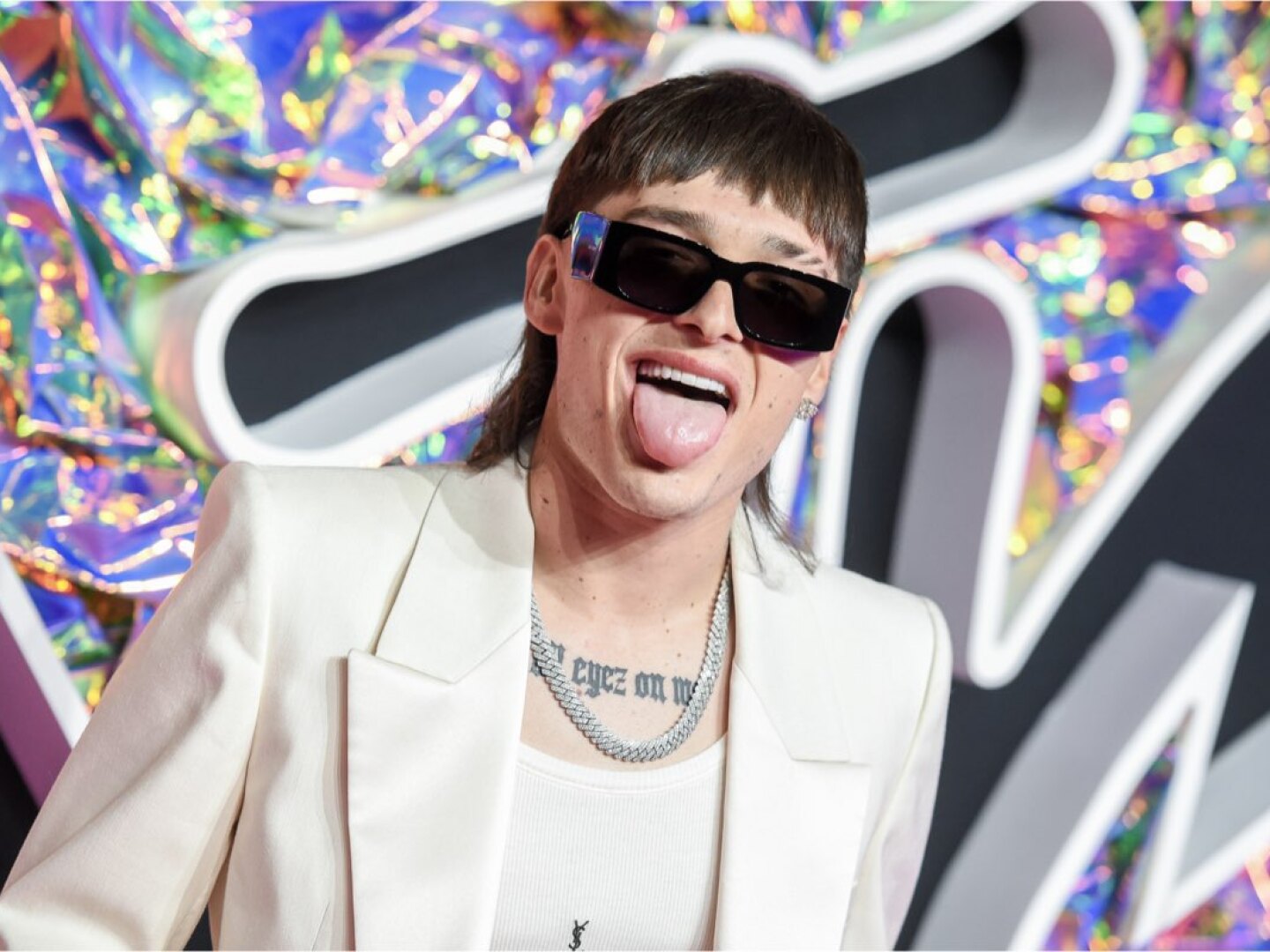 PEso pluma covers de Ella baila sola