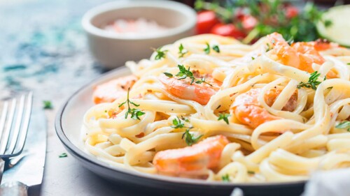 Pasta Alfredo con camarones