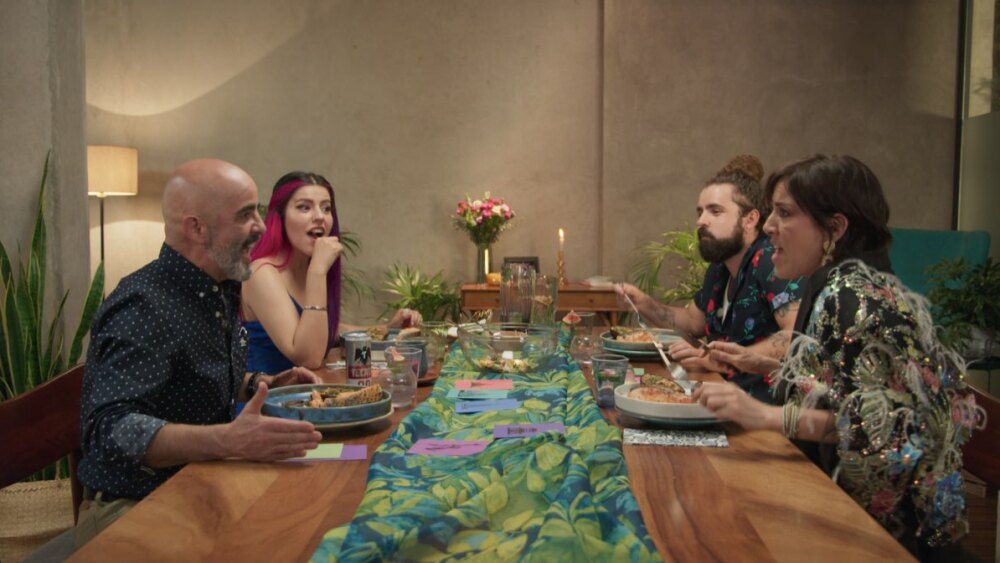 Lesslie Polinesia, Irribareche, el Estaca y Stephanie Salas en el reality show 'La divina comida'