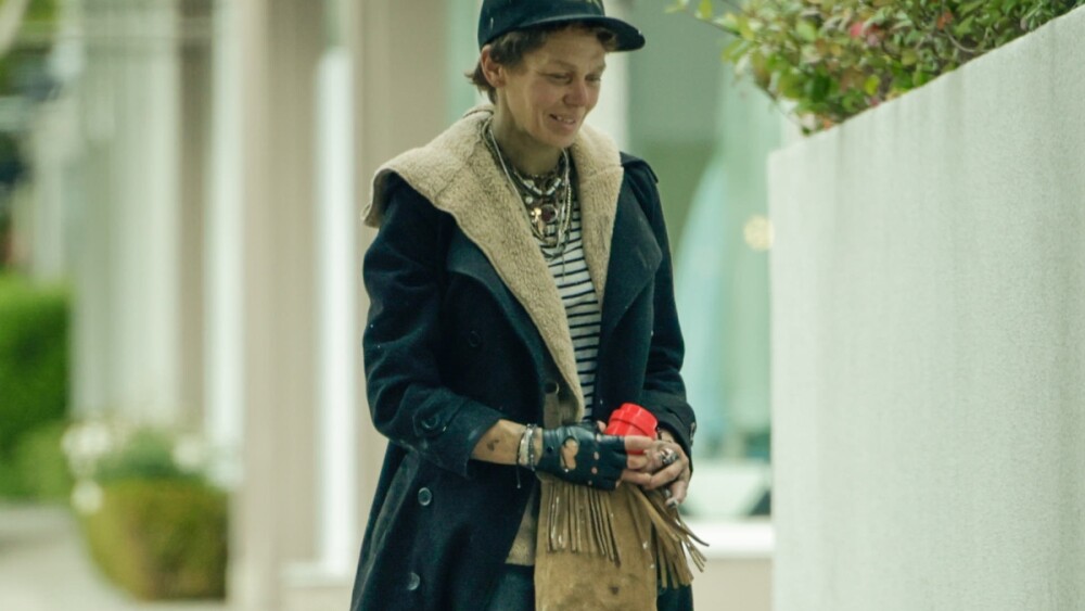 una reconocida exactriz fue captada viviendo en la indigencia