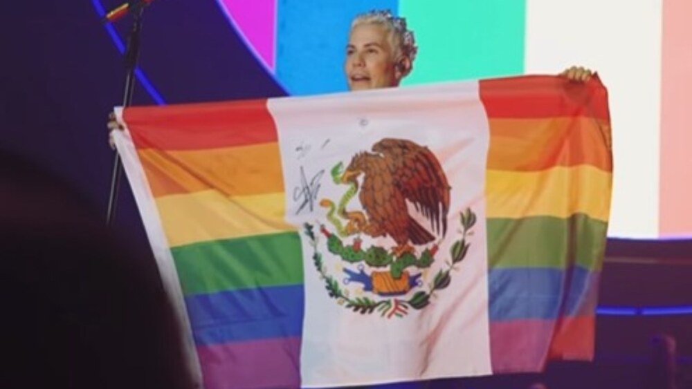 Chrsitian Chávez bandera lgbt rbd