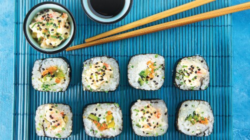sushi roll de vegetales con queso