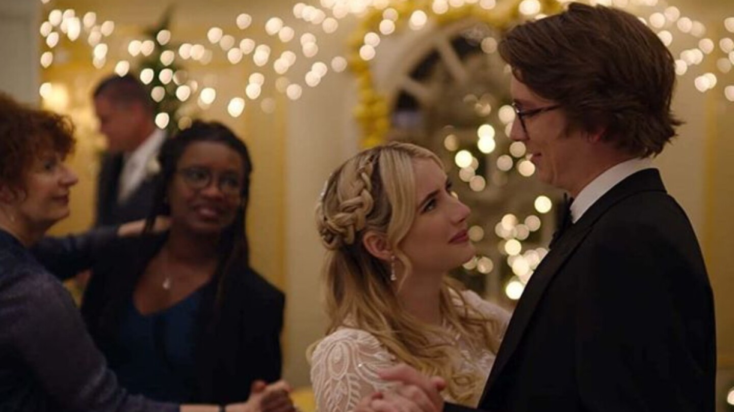 La nueva película navideña de Emma Roberts que seguro desconoces y está