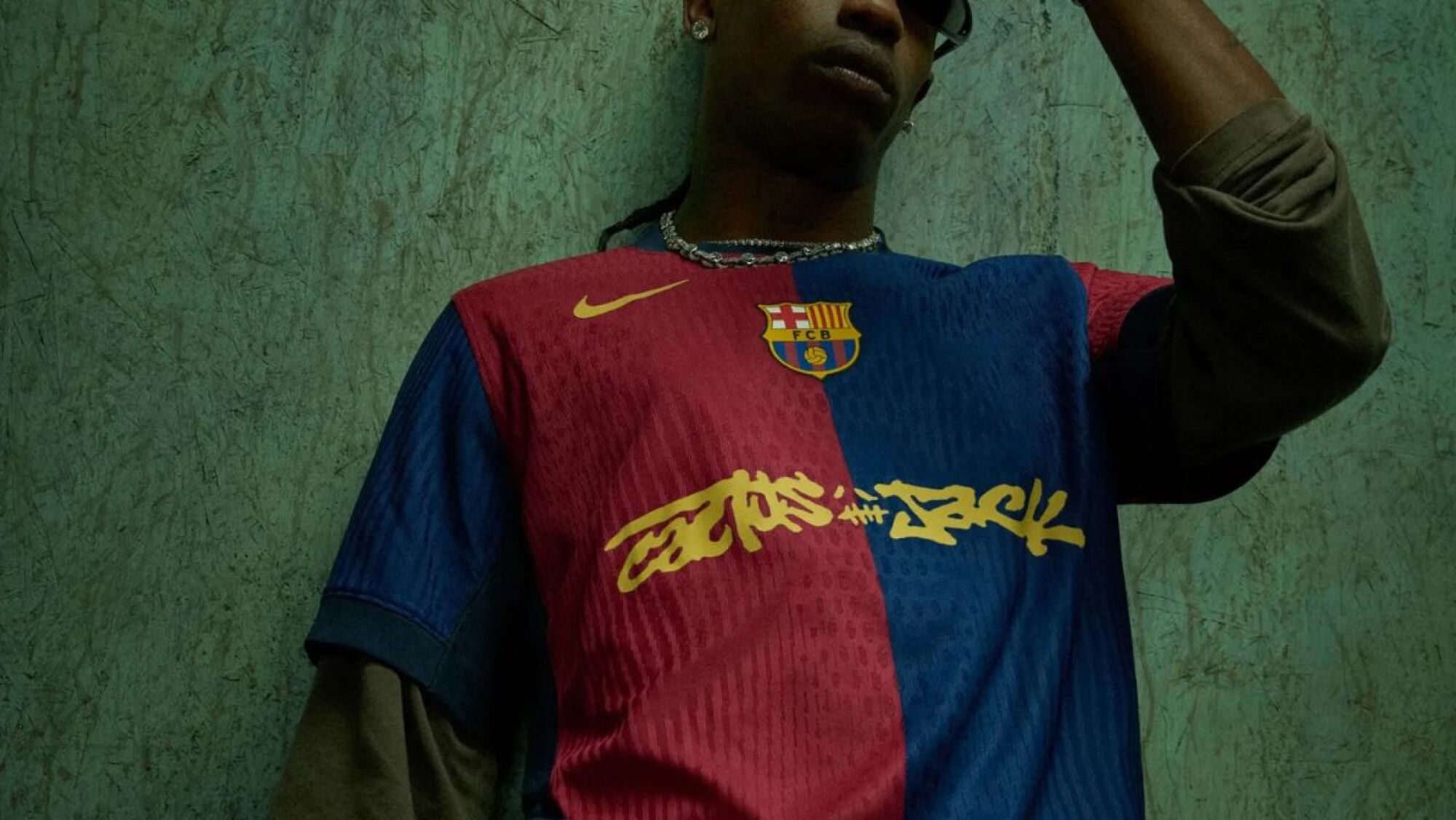 Travis Scott x FC Barcelona: Streetwear, fútbol y música en una ...
