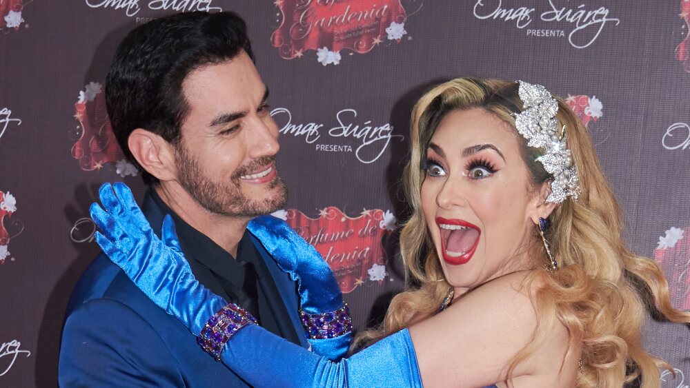 Estallan las redes con un polémico video de David Zepeda tras besar a Aracely Arámbula: ¿se limpió la boca?