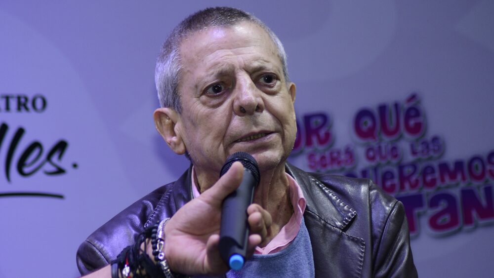 César Bono en conferencia de prensa.
