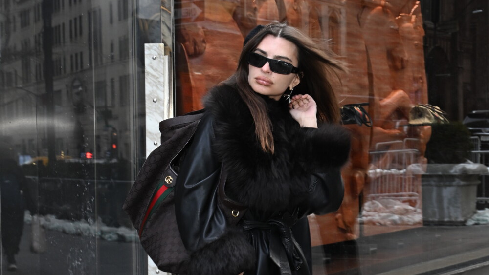 Emily Ratajkowski Colorized Emily Ratajkowski confirma que el burgundy será el color clave también ...