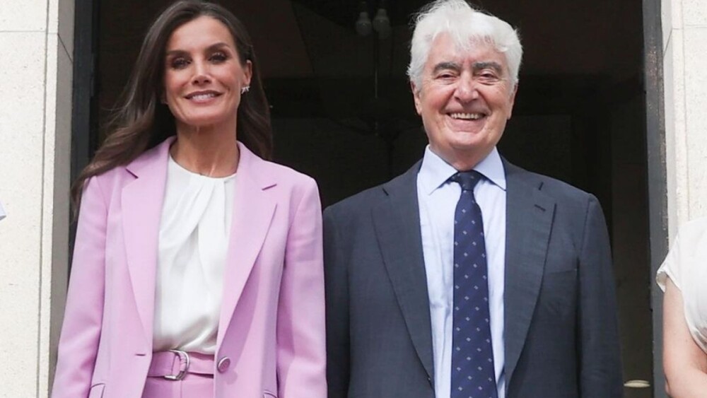 letizia-ortiz-viste-de-lila.jpg