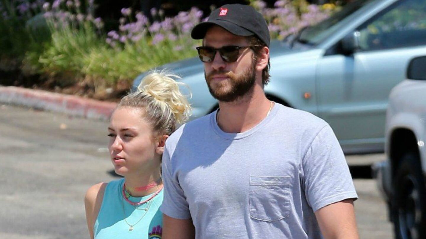 Televsa Captan a Liam Hemsworth en apasionado beso, ¡y no era Miley Cyrus!