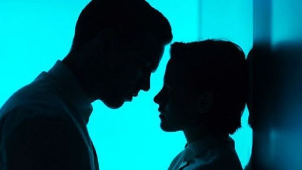 Kristen Stewart y Nicholas Hoult en el primer trailer de Equals