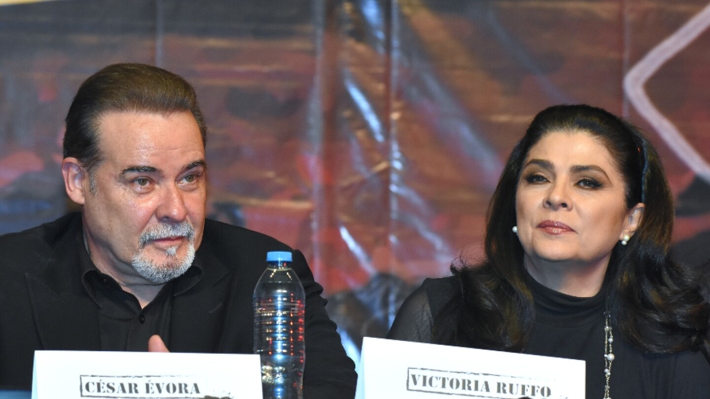 César Évora ha recibido amenazas de muerte por "traicionar" a Victoria Ruffo