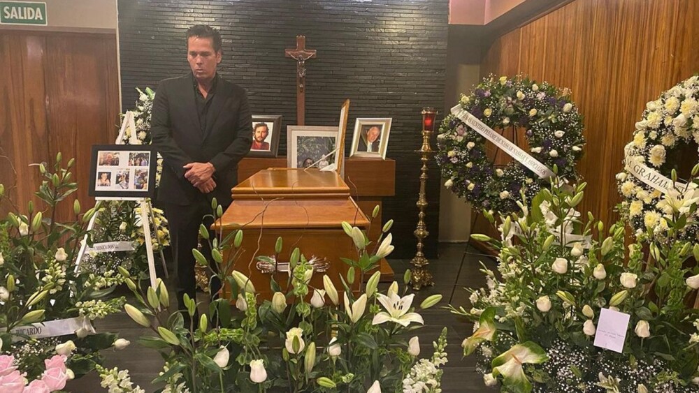 ROBERTO PALAZUELOS.jpg