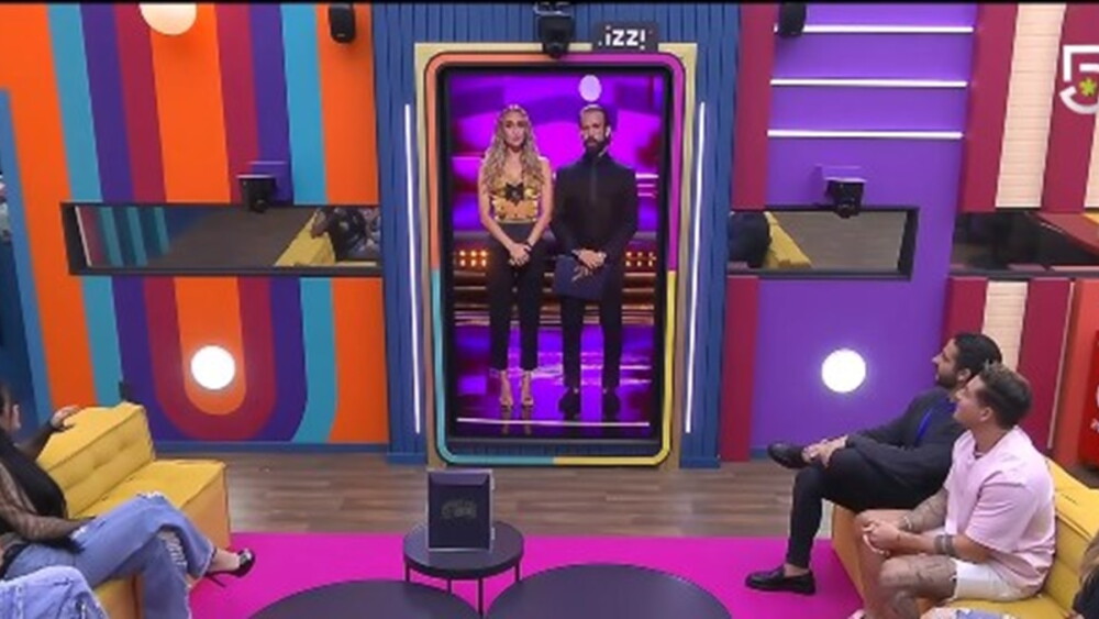 Odalys Ramírez y Diego de Erice leen el comunicado de La Jefa en LCDLFM.jpg