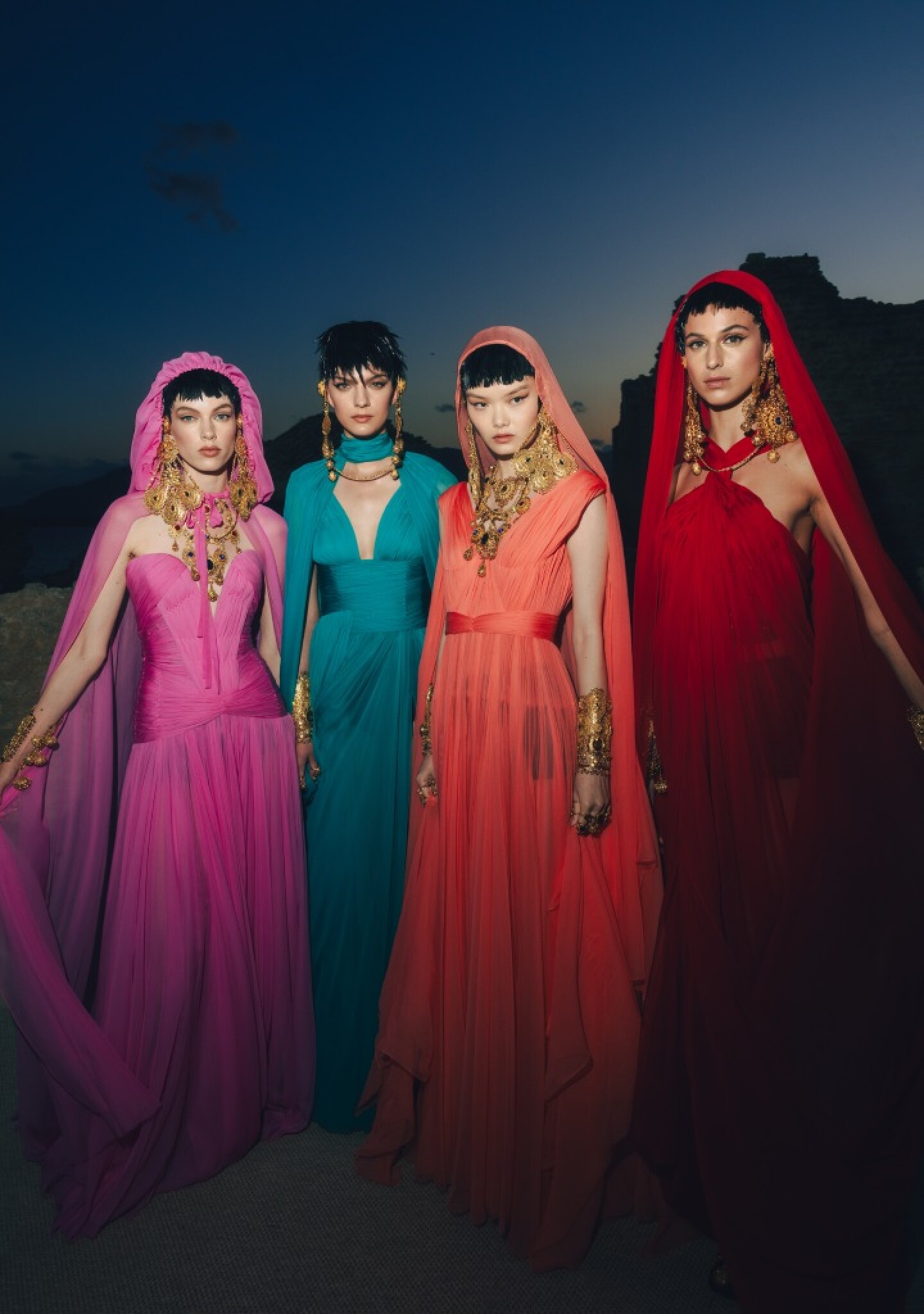 Dolce & Gabbana Alta Moda 2024: el impresionante backstage encarnando la esencia de la artesanía sarda