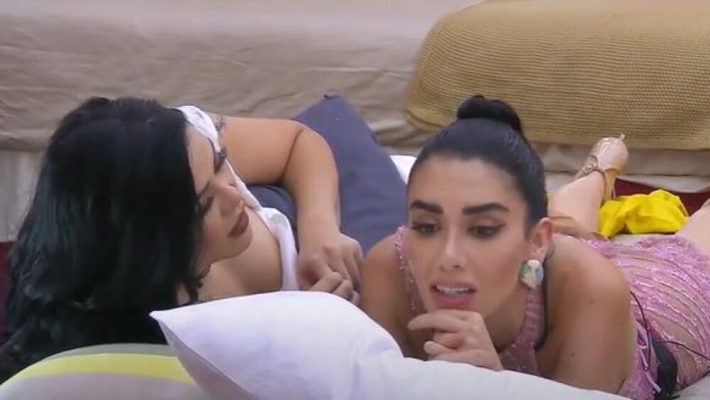 GOMITA ENCARÓ A KARIME PINDTER.jpg