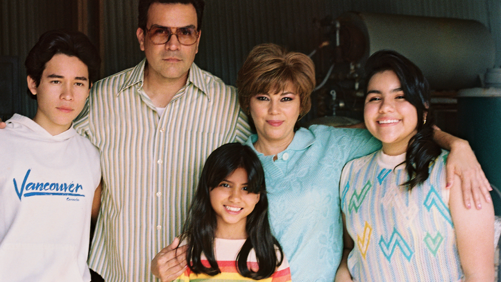 Quién es Abraham Quintanilla en Selena de Netflix foto familiar