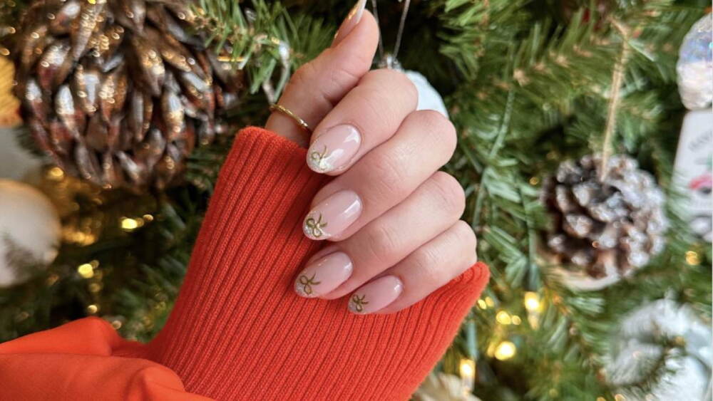 5 uñas con diseños de regalo de Navidad fáciles de hacer en casa