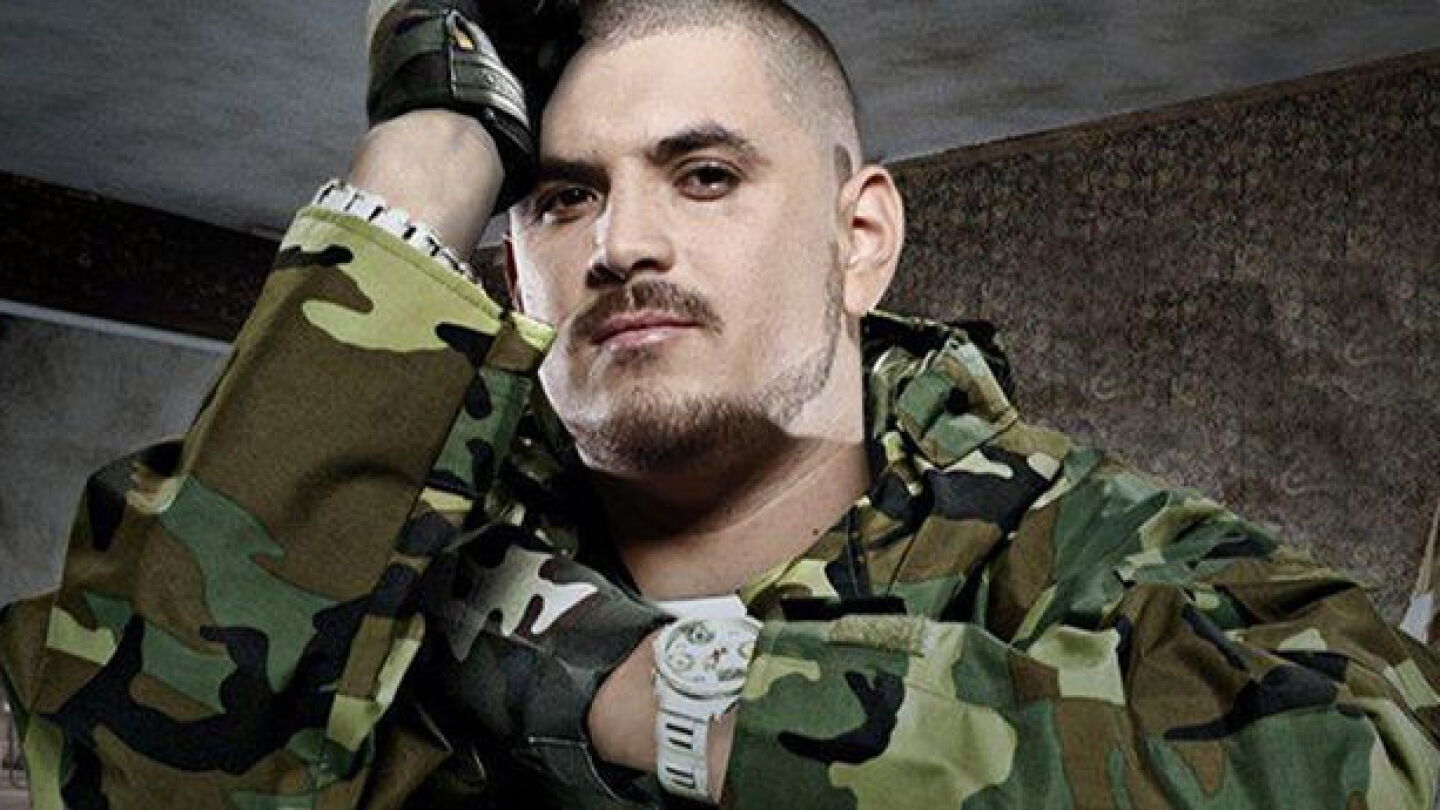Comander Musical Seguidores de ?El Komander? incendian escenario de concierto