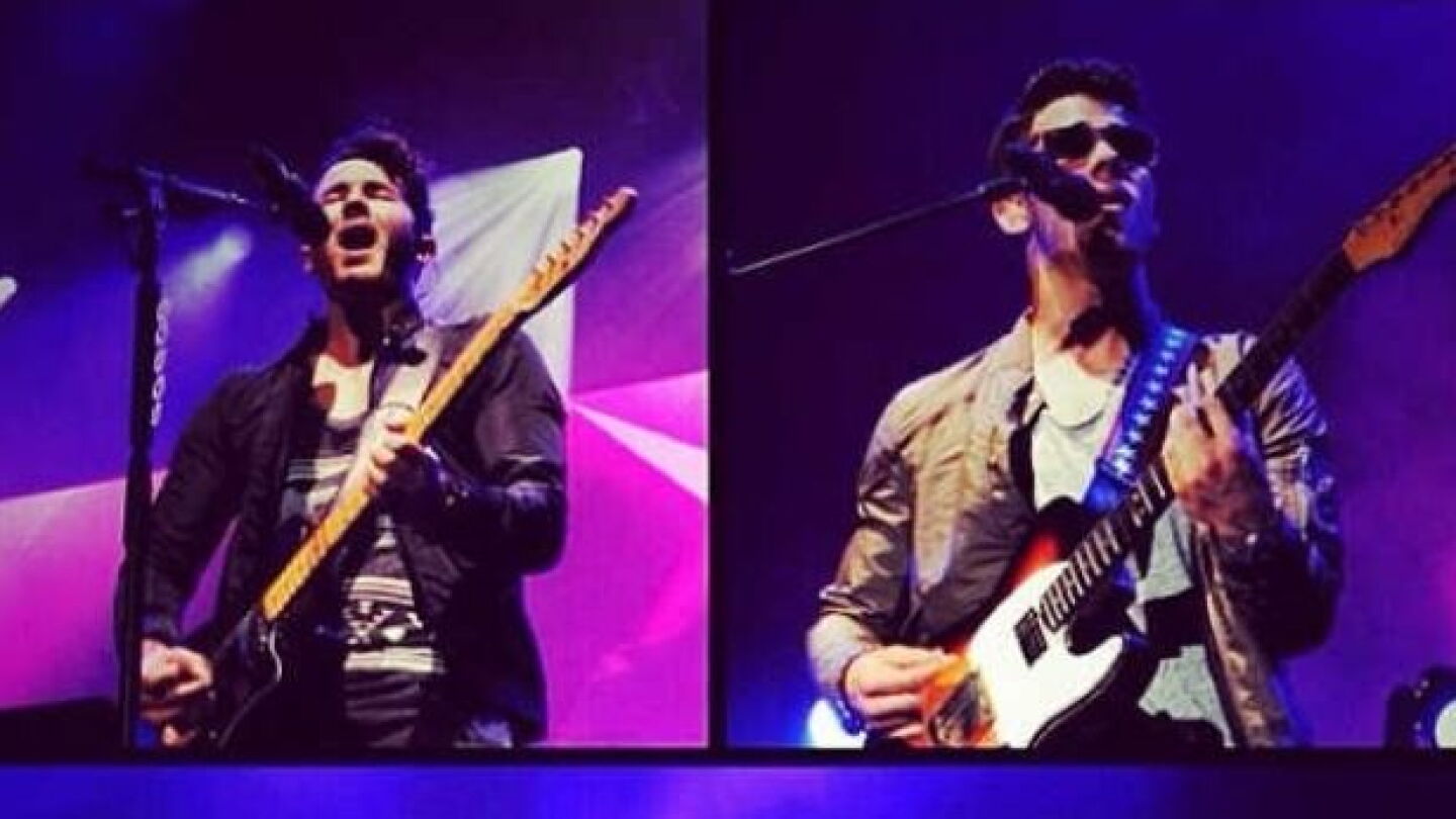 ¡Los Jonas Brothers revelan V nombre de su nuevo disco!