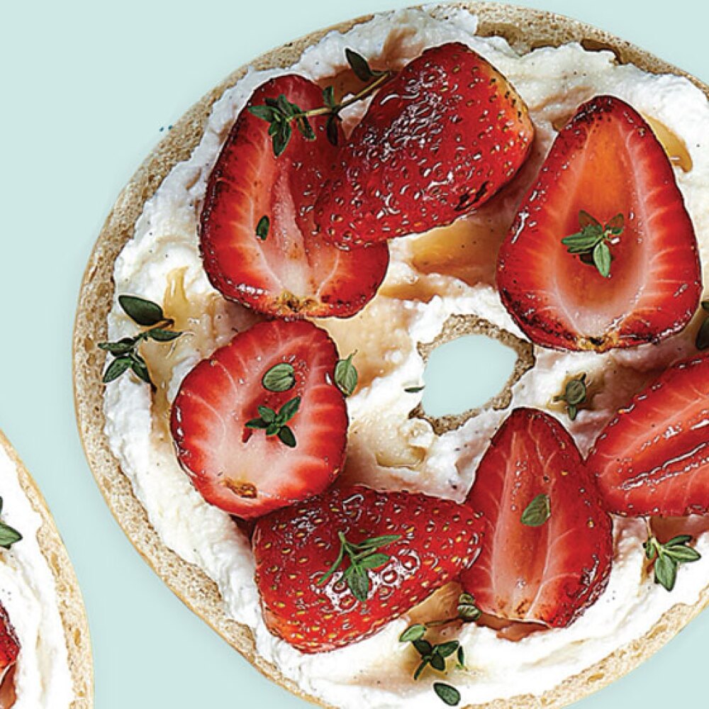 bagel dulce de riccotta y fresa