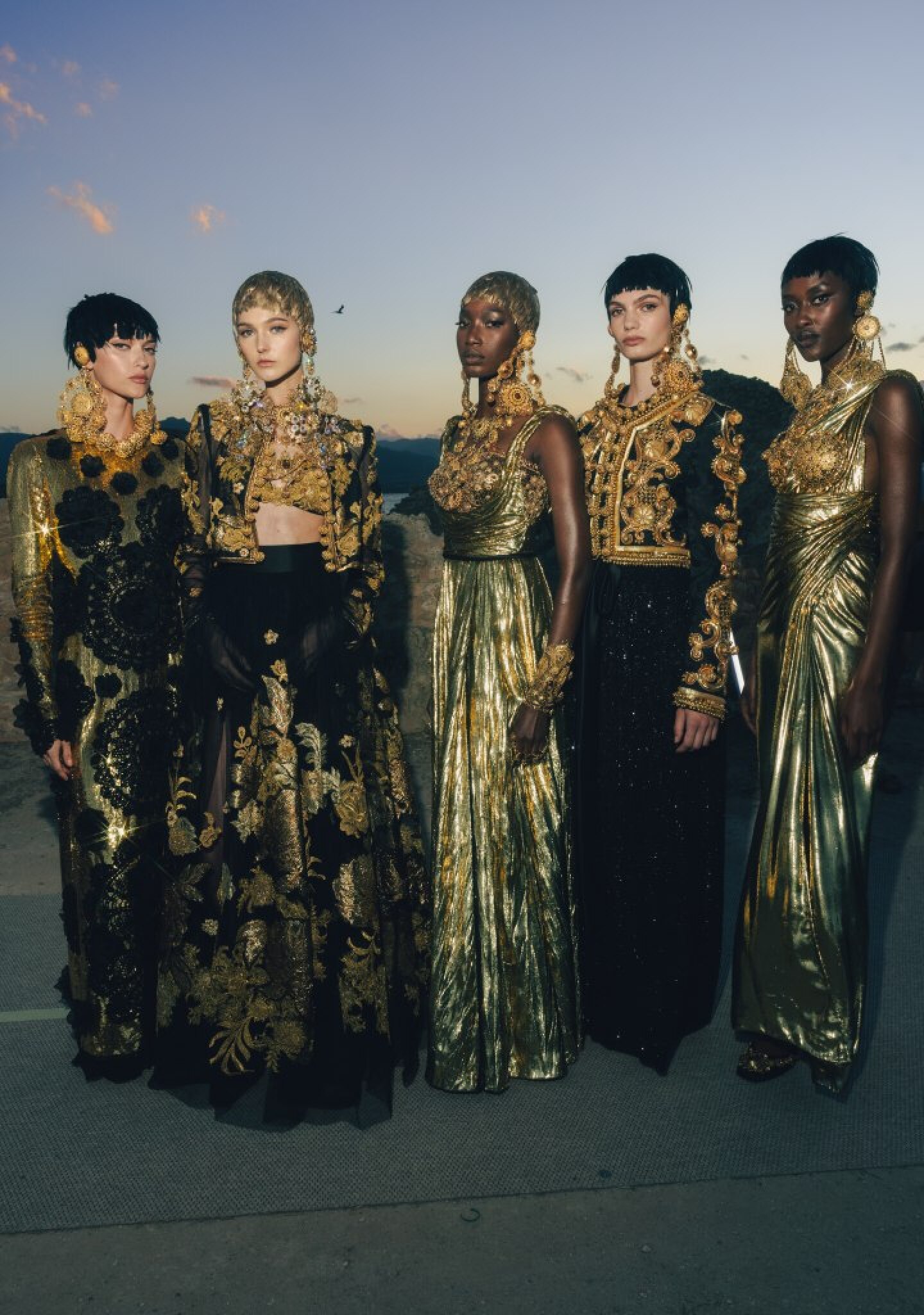 Dolce & Gabbana Alta Moda 2024: el impresionante backstage encarnando la esencia de la artesanía sarda