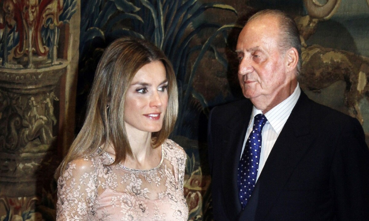 La prensa internacional señala los trapos sucios y escándalos de la reina Letizia 4 Merca2.es Los escándalos que rodean a la reina Letizia: un análisis desde la prensa griega