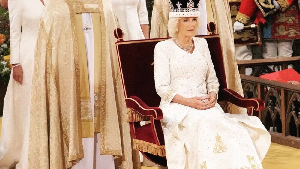 Vestido-coronación-camilla-parker (3).jpg