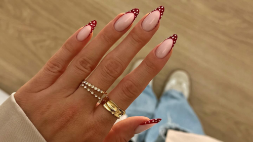5 formas refinadas de lucir las uñas francesas que no son el típico blanco para unas manos elegantes (1).png