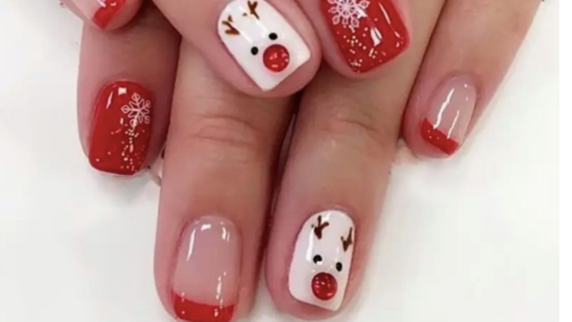 5 tendencias de uñas navideñas para esta temporada invernal