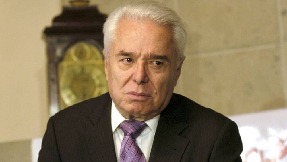 Enrique Guzmán phá vỡ sự im lặng trước những cáo buộc mạnh mẽ về lạm dụng trẻ vị thành niên