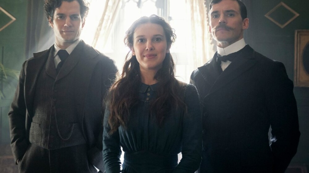 millie bobby brown es enola holmes y henry cavill es sherlock holmes