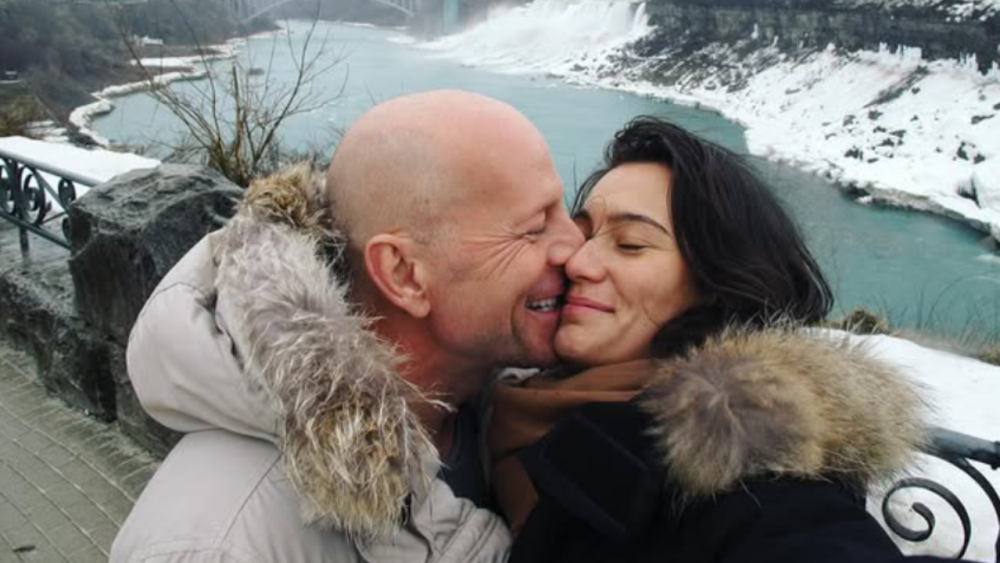 Emma Heming de modelo internacional a la incondicional esposa de Bruce Willis.png