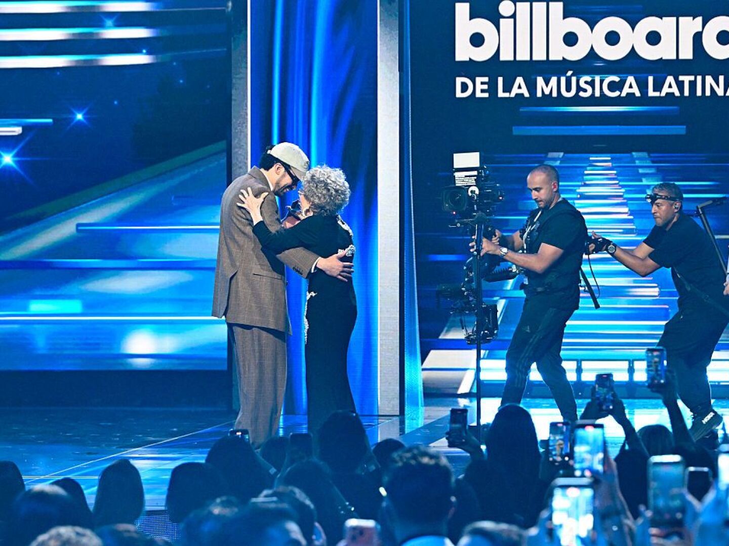 bad-bunny-premios-billboard.jpeg