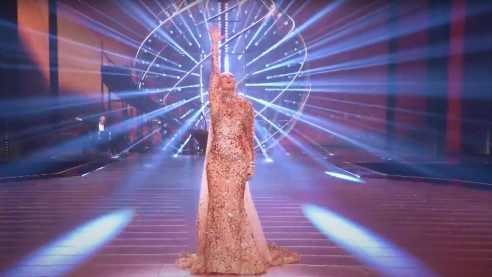 The legend is back: céline dion returns to the stage at elie saab show 2 Celine dion vuelve a brillar: así fue su regreso triunfal en la pasarela de elie saab