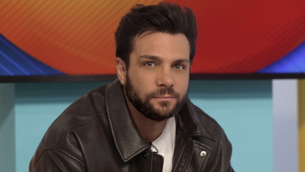 NICOLA PORCELLA MUESTRA CÓMO SE PREPARA PARA AMANECER.jpg