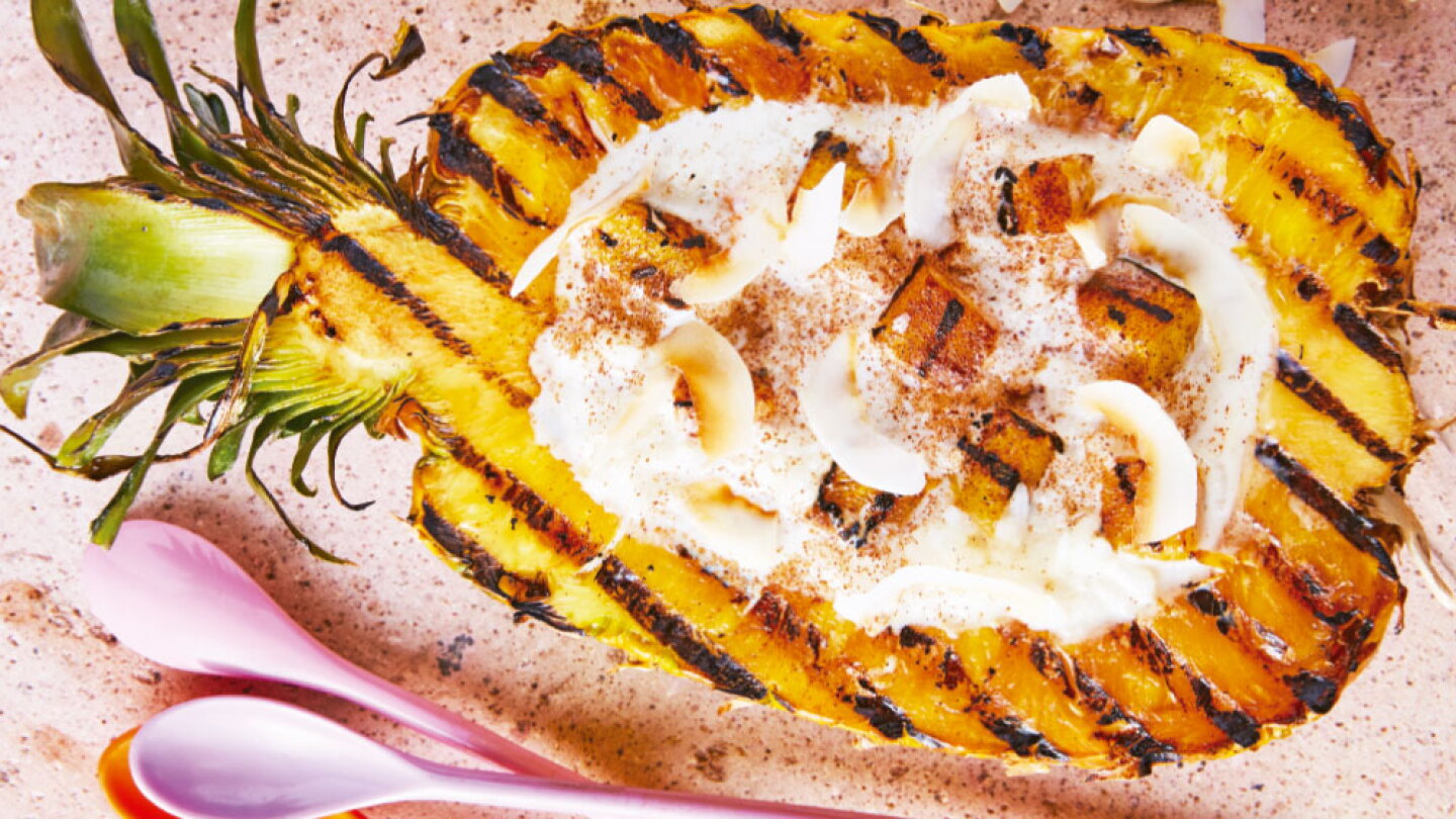 Piña a la parrilla con canela y arroz con leche