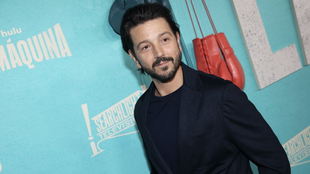 Nominan a Diego Luna para los Golden Globes 2025