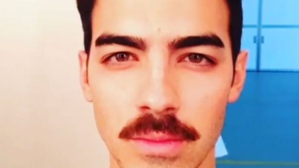 Joe Jonas ¡se quita el mostacho para recibir el 2014!