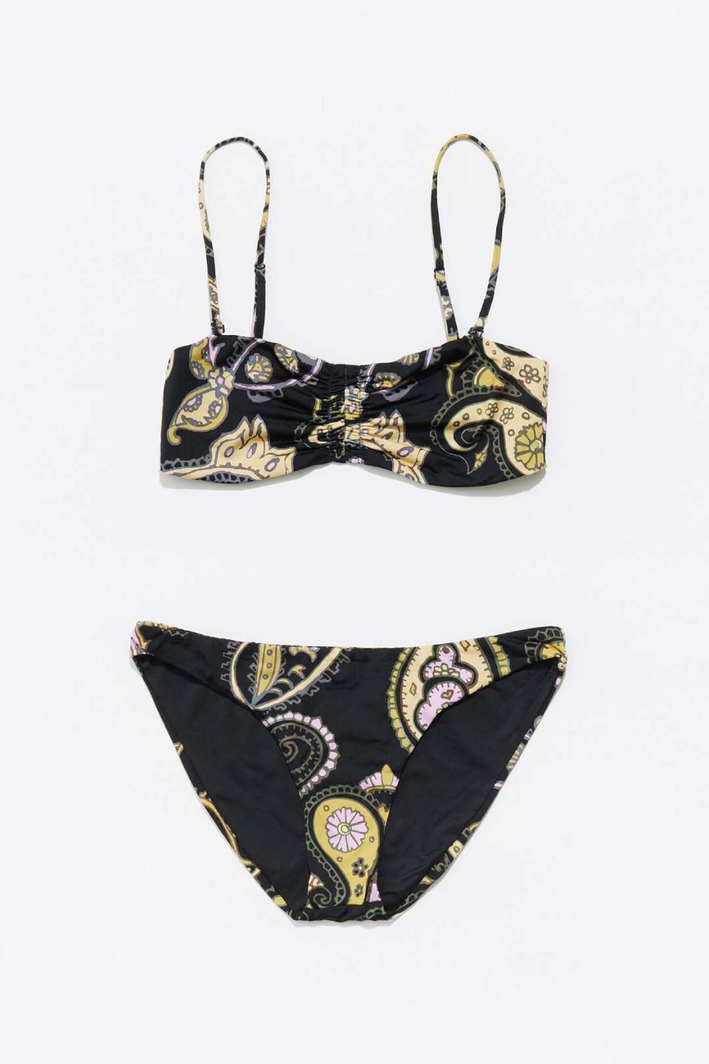 Soy editora de moda, y así pienso llevar los trajes de baño con ropa del diario