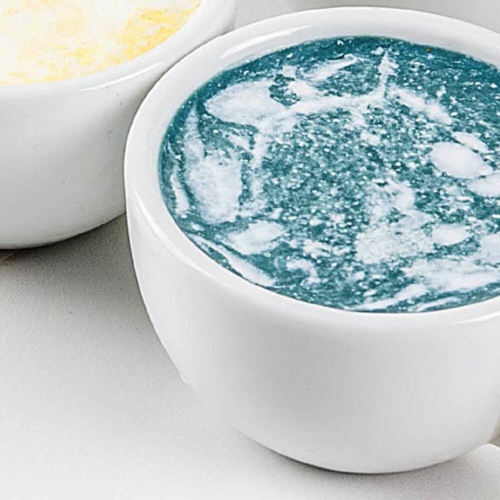 Latte de coco tostado y espirulina