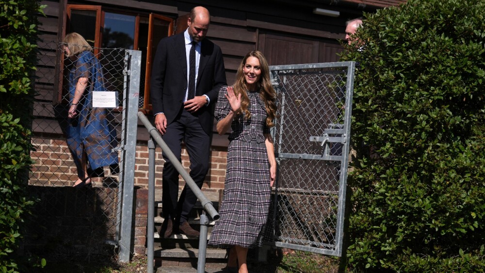 Kate Middleton rinde homenaje a la reina Isabel y la princesa Diana con vestido de tartán