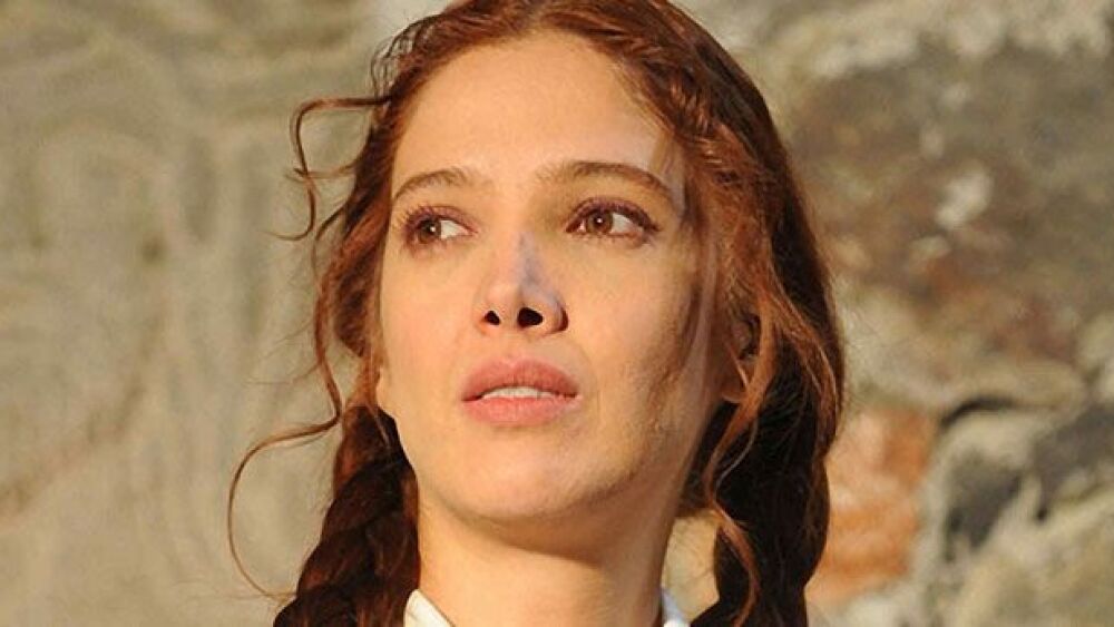 Adela Noriega trở lại truyền hình sau 16 năm vắng bóng