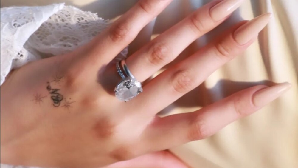 EL ANILLO DE COMPROMISO DE ÁNGELA AGUILAR.jpg